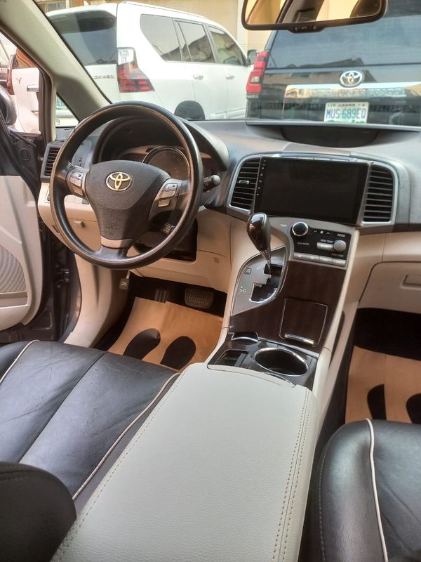 Thumbnail 2 of 2011 Toyota Venza AWD